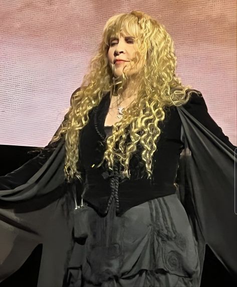 Stevie Nicks Style, Stevie Nicks Fleetwood Mac, Beautiful Voice, Stevie Nicks, Fleetwood Mac, Her Style, Cool Style, My Style, Celebrities