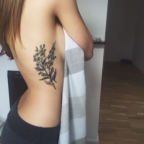 Forget me not, please Botanisches Tattoo, Wildflowers Tattoo, Flower Tattoo On Ribs, Famous Tattoos, Inspiration Tattoos, Side Tattoos, Large Tattoos, Rib Tattoo, Tattoo Trends