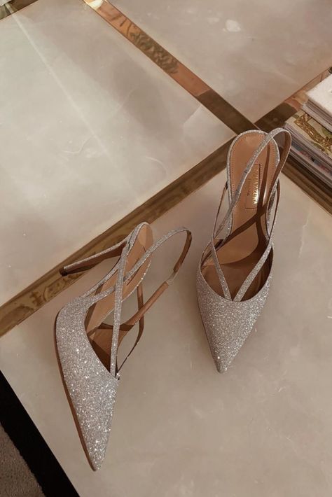 Elegant Shoes Heels, Hak Tinggi, Statement Heels, Dr Shoes, Fashion Shoes Heels, Chic Flats, Shoes Heels Classy, Holiday Shoes, Heels Classy