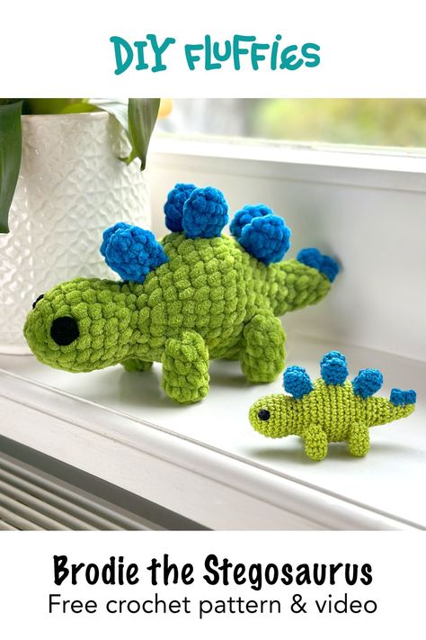 Learn how to create this stegosaurus Amigurumi with this free dinosaur crochet pattern. This is an easy crochet pattern, great for beginners. Stegosaurus Crochet Pattern, Free Dinosaur Crochet Pattern, Dino Crochet Pattern, Crochet Dinosaur Pattern Free, Crochet T-rex, Dino Crochet, Dinosaur Crochet Pattern, Dinosaur Crochet, Crochet Dinosaur Patterns