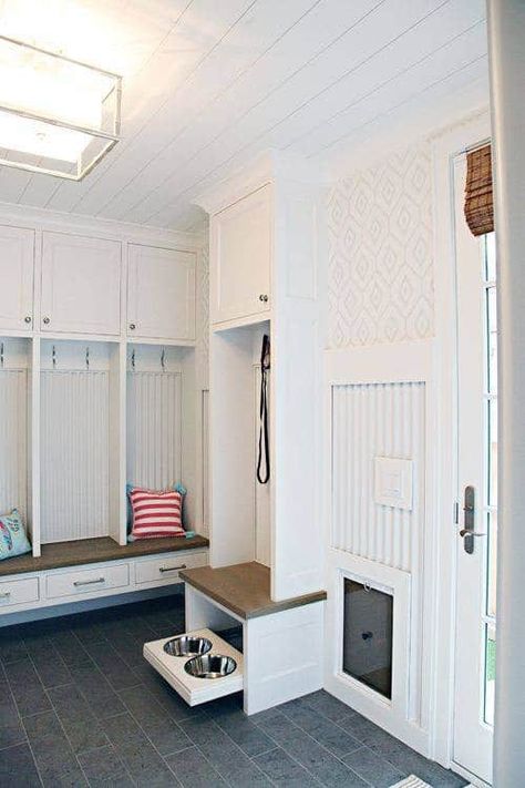 Jen Jones, Small Mudroom Ideas, Laundry Room/mud Room, Mud Room Entry, Mudroom Entryway, Mudroom Laundry Room, Mudroom Design, Dog Rooms, Boot Room