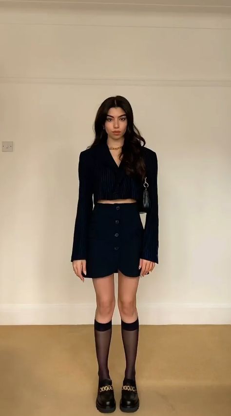 Blazer Outfit With Skirt, Blazer Outfit Skirt, Blazer Skirt Outfit, Crop Blazer Outfit, Cropped Blazer Outfit, Cropped Black Blazer, Outfit With Skirt, Blazer Outfit, Crop Blazer