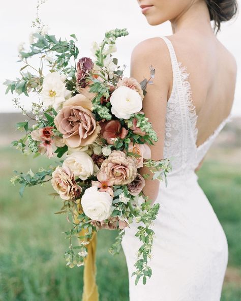 The Wildflower AZ on Instagram: “finally settling down after a busy week of weddings! thankful for our hard working team, all of our beautiful clients / couples and for…” March Wedding Flowers, Botanical Wedding Theme, Ivory Bouquet, Blush Wedding Colors, Romantic Bouquet, Ireland Wedding, Wedding Place Settings, Coral Wedding, Mint Wedding