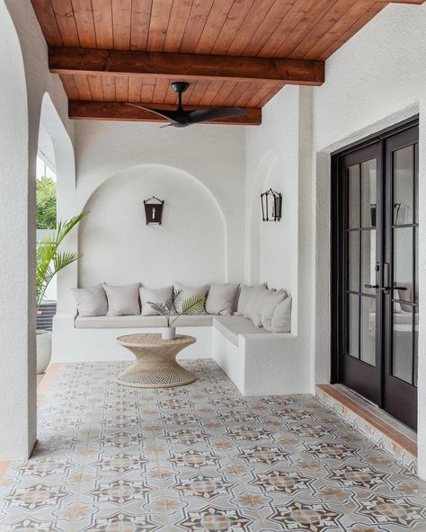 Jenna Sue • Design + DIY (@jennasuedesign) • Instagram photos and videos Hacienda Porch, Mediterranean Porch, Decoration Front Porch, Backyard With Patio, Diy Steps, Beam Ceiling, Jenna Sue Design, Hacienda Style Homes, Jenna Sue