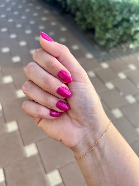 nail inspiration dark pink almond shaped nails Dark Pink Bridal Nails, Fall Round Nails, Deep Pink Nails, Nail Inspo Dark, Magenta Nails, Dark Pink Nails, Pink Fall, Round Nails, Makeup Clothes