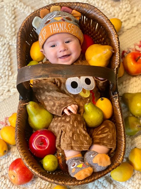 Thanksgiving Infant Pictures, Sibling Thanksgiving Pictures, Newborn First Thanksgiving Pictures, Thanksgiving Mini Photo Session, Thanksgiving 2 Month Old Pictures, Thanksgiving Infant Photoshoot, Turkey Baby Photoshoot, Newborn Thanksgiving Pictures, November Photoshoot Ideas Baby