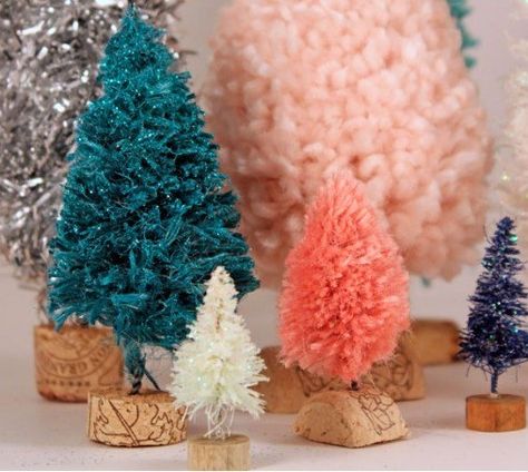 Faire de petits sapins de Noël en laine ou en guirlandes                                                                                                                                                                                 Plus Monster Cookie Bars, Burlap Trees, Noel Diy, Christmas Decorations Rustic, Monster Cookies, Rustic Christmas, Christmas Time, Art For Kids, Christmas Crafts