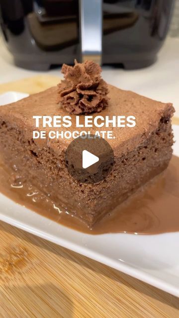 Recetas/Cocina on Instagram: "TRES LECHES DE CHOCOLATE

Para el ponque (pionono)
5 huevos 
1 taza de azúcar 
1/2 taza de harina de trigo
1/2 taza de cacao en polvo
1/2 cucharadita de polvo de hornear 

Separa las claras de las yemas y bate las claras a punto de suspiro incorpora el azúcar y seguido las yemas. Por último integra la harina de trigo el cacao y el polvo de hornear previamente cernidos de manera envolvente. Hornea a 350 grados farenheit por 30 minutos. 

Para las leches 

1 pote de leche evaporada 
1 pote de leches condensada 
1 pote de crema de leche @nestle 
1 1/2 taza de chocolate amargo en gotas. 
1/2 taza de leche regular 

En una olla agrega la leche evaporada y la regular con el chocolate y la vainilla. Cocina a fuego bajo hasta que el chocolate esté completamente derret Leches Cake, Tres Leches Cake, Tres Leches, Nutella, Cake, On Instagram