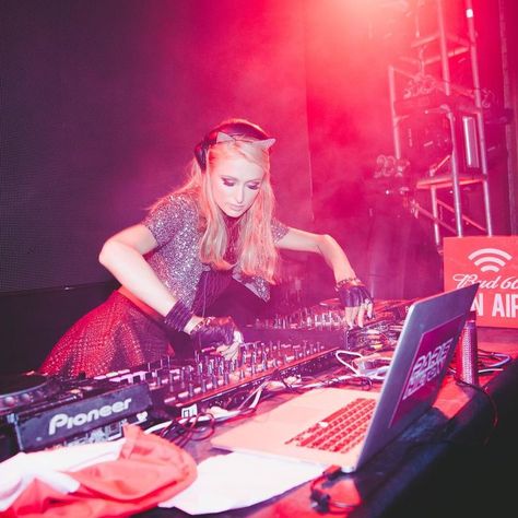 Paris Hilton: Models, Paris, Fashion, Chanel, Edm, Decks, Outfit Paris Hilton Dj, Skiing Holiday, Conrad Hilton, Girl Dj, Frequent Flyer, Electro House, The Simple Life, Glamorous Style, Electronic Dance Music