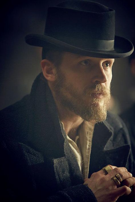 Tom Hardy - Peaky Blinders. Such pretty eyes ❤❤❤ توم هاردي, Edward Thomas Hardy, Alfie Solomons, Tom Hardy Photos, Peaky Blinders Series, Peaky Blinders Wallpaper, Adrien Brody, Thomas Hardy, Cillian Murphy