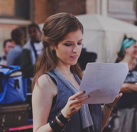 Beca Effin Mitchell Beca Mitchell, Anna Kendrick Pitch Perfect, Pitch Perfect Movie, Pitch Perfect 1, Feeling Myself, Anna Banana, Lacey Chabert, Anna Kendrick, Female Actresses