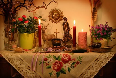 Artemis Altar, Beltane Aesthetic, Beltane Altar, Spiritual Girl, Witchcraft Altar, Altar Ideas, Dream Bedroom Inspiration, Bedroom Upgrade, Witches Altar