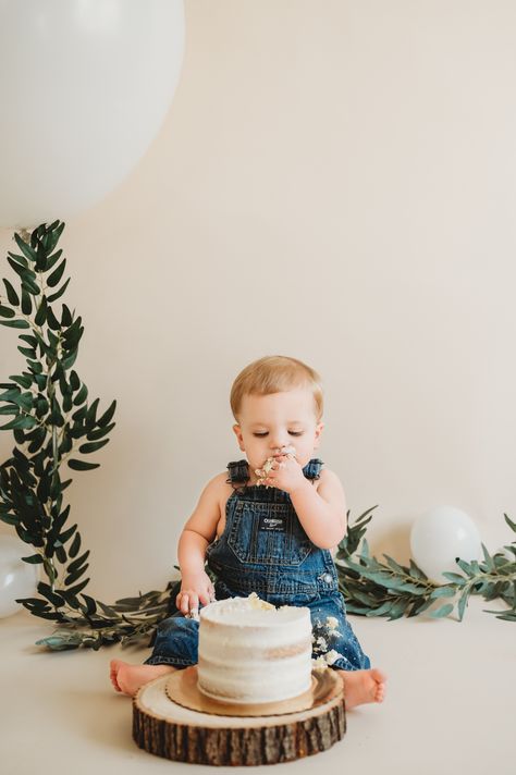 Baby Boy Smash Cake Pictures, Boy Cake Smash Photos, Cake Smash Photos Boy, Simple 1st Birthday Photoshoot, Simple Smash Cake, Baby Boy Smash Cake, Simple Cake Smash, Cake Smash Boy, Boy Cake Smash