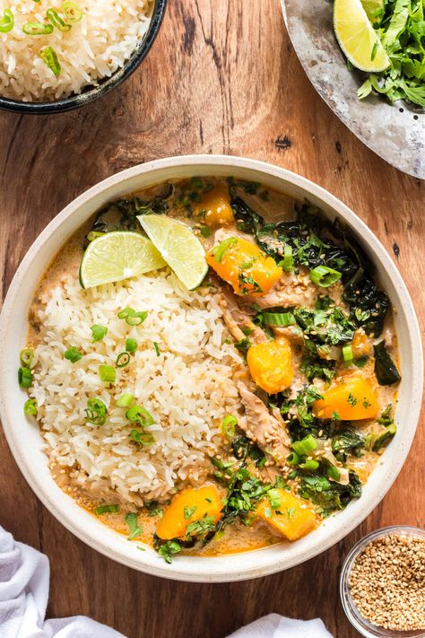 Easy Slow Cooker Chicken Thigh Curry Recipe—a delicious mix of tender chicken, butternut squash, and kale in a flavorful coconut sauce. Chicken Thigh Curry, Chicken Butternut Squash, Butternut Squash And Kale, Easy Pesto Pasta, Slow Cooker Thai Chicken, Thai Chicken Curry, Easy Pulled Pork, Freezing Leftovers, Slow Cooker Chicken Thighs