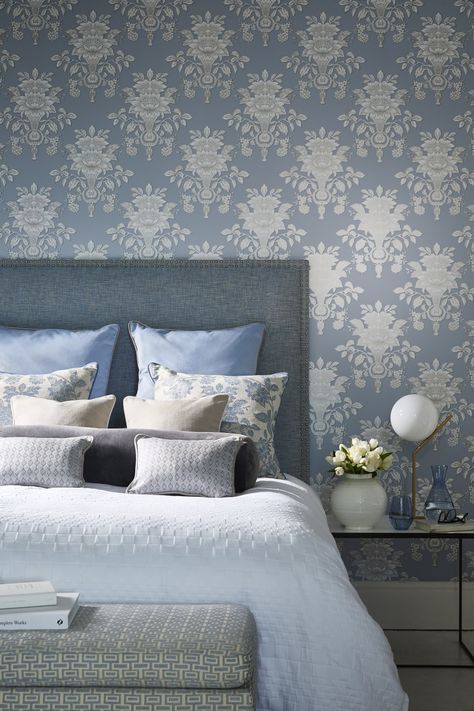 4 Wedgwood Home - Fabrics & Wallcoverings by Blendworth Tonquin Weave 4, Renaissance Weave 1, Tonquin Wallcovering 5 Cottage Style Bedroom Ideas, English Cottage Style Bedroom, Bedroom Ideas Blue, Style Bedroom Ideas, Cottage Style Bedroom, Townhouse Interior, Townhouse Designs, English Cottage Style, Style Bedroom