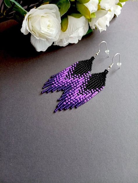 Short Fringe Beaded Earrings, Purple Fringe Earrings, Fringed Earrings, Short Earrings, Outfit Elegant, Boho Earring, Beaded Jewlery, Beaded Earrings Patterns, Earrings Black