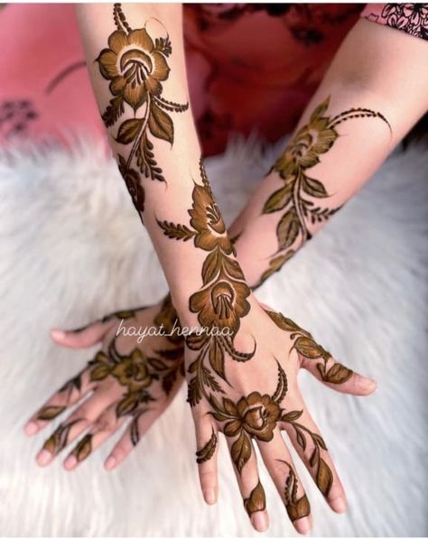 Khaleeji Henna Designs Dubai, Khaleeji Henna Designs, Henna Design Bridal, Khaleeji Henna, Simple Henna Designs Hand, Henna Designs Back, Henna Inspo, Arabic Henna Designs, Floral Henna Designs