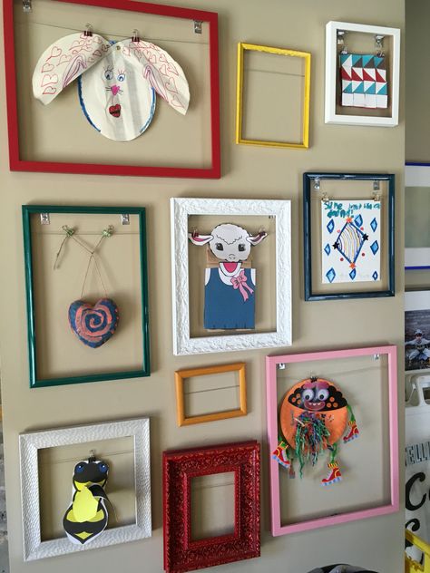 Picture Frame Art Display, Childs Art Display Ideas, Art Exhibition Decoration Ideas For School, Kid Art Wall, How To Display Kids Artwork, Kids Art Wall Ideas, Preschool Art Wall, Kids Art Wall Display, Playroom Art Display