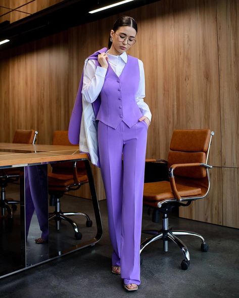 Sophisticated and luxurious. Our three-piece pant suit is the perfect choice for formal events, weddings, and more. Showcase your style and confidence with Vils Clothes. 💼👔 #FormalElegance Light Purple Suit Women, Blue Suits For Women, Suit Formal Women, Purple Suit Women, Light Purple Suit, Light Blue Suits, Lavender Pants, Purple Suit, Office Elegant