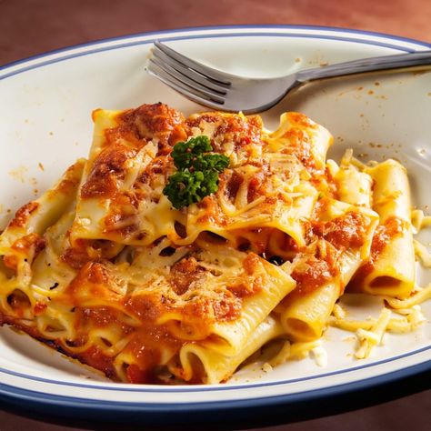 Creamy Baked Ziti | Classico | Recipes - Kraft Heinz Creamy Baked Ziti, Ziti Casserole, Easy Baked Ziti, Ziti Recipes, Baked Ziti Recipe, Cheesy Pasta, Yummy Pasta Recipes, Baked Ziti, Tasty Pasta