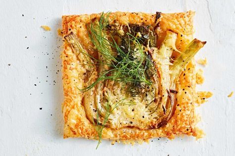 Fennel Tart, Cool Cocktails, Savoury Tarts, Fennel Recipes, Puff Pastry Tart, Savory Pies, Cheese Tarts, Savory Tart, Savory Pie