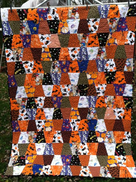 Halloween tumbler ~ no pattern, just simple tumbler repeat in holiday fabrics | from Mama Spark's World Tumbler Quilt, Finished Quilts, Halloween Tumbler, Fall Quilts, Good Year, Holiday Fabric, Diy Holiday Decor, Party Props, Fall Fun