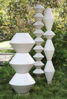 Outdoor pottery Auckland Art Gallery, White Sculpture, Garden Totem, Garden Totems, Retro Renovation, Sculptures Céramiques, Garden Art Sculptures Diy, Totem Pole, California Design