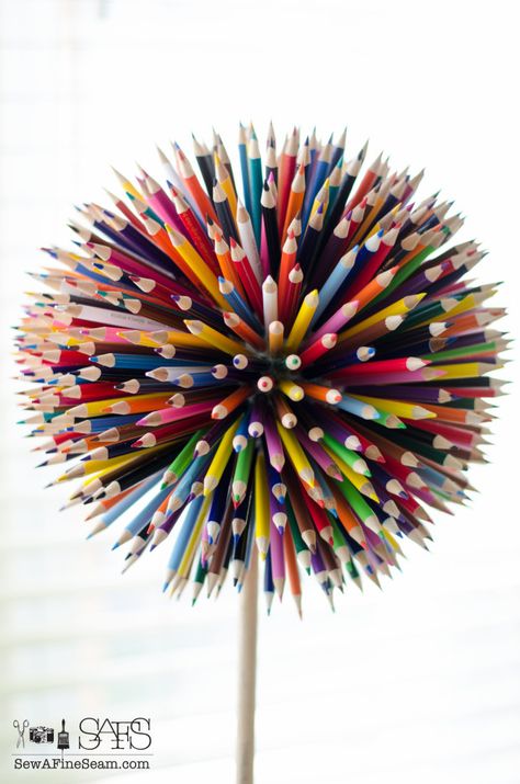 Colored Pencil Craft - flower made of colored pencils and planted in a paint bucket Pencil Craft, Artist Palettes, Art Themed Party, Pencil Crafts, Pencil Creative, Paint Buckets, School Materials, Garden Art Projects, Amazing Drawings