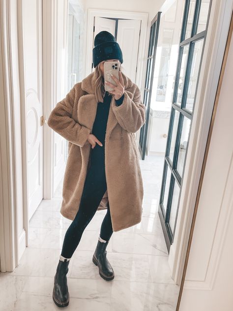 Teddy Coat Outfit Casual, Long Teddy Coat Outfit, Sherpa Coat Outfit, Long Jacket Outfit, Sherpa Jacket Outfit, Teddy Coat Outfit, Coat Outfit Casual, Winter Workwear, Long Coat Outfit