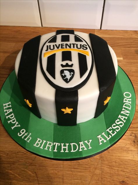 Juventus birthday cake Juventus Birthday Party Ideas, Ronaldo Cake Ideas, Pastel Cr7, Cristiano Ronaldo Birthday Cake, Juventus Cake, Cake For Mother, Football Birthday Cake, Soccer Cake, Soccer Birthday Parties