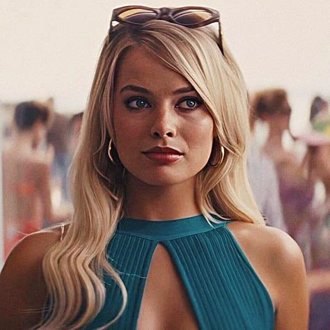 Margot Robbie Gif, Margot Robbie Wolf, Margot Robbie Hair, The Wolf Of Wall Street, Wolf Of Wall Street, The Wolf, Girl Crushes, Margot Robbie, Wall Street