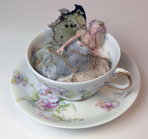 Teacup Fairy Fairy Teacup, Teacup Crafts, Fairy Stuff, Fairy Art Dolls, Fairy Crafts, Love Fairy, Fairies Elves, Fairy Figurines, Fairy Magic