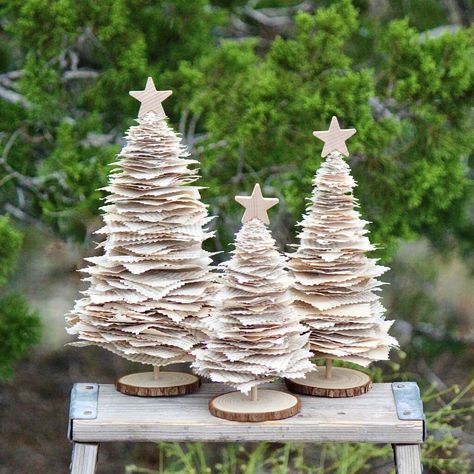 Ripped Paper Christmas Tree, Book Page Tree Topper, Recycled Book Crafts Christmas, Book Pages Tree, Magazine Christmas Tree How To Make, Homemade Tree Topper Diy, Magazine Tree Craft, Sheet Music Christmas Tree, Book Tree Diy