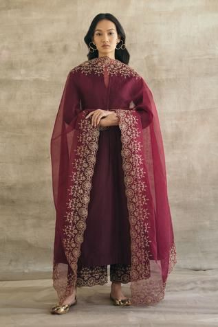 Silk Chanderi Kurta Palazzo Set Sureena Chowdhri, Velvet Kurta, Maharani Designer Boutique, Kurta Palazzo Set, Pakistani Fancy Dresses, Pakistani Fashion Party Wear, Salwar Kamiz, Kurta Palazzo, Indian Dresses Traditional