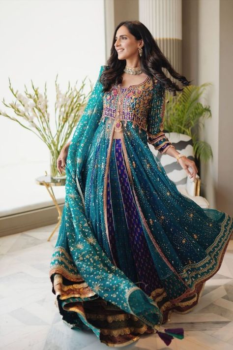 Jacket Style Lehenga, Desi Suits, Mehendi Dresses, Bridal Outfit Ideas, Farah Talib Aziz, Fashionista Outfits, Eastern Wear, Pakistani Traditional, Winter Wedding Outfits