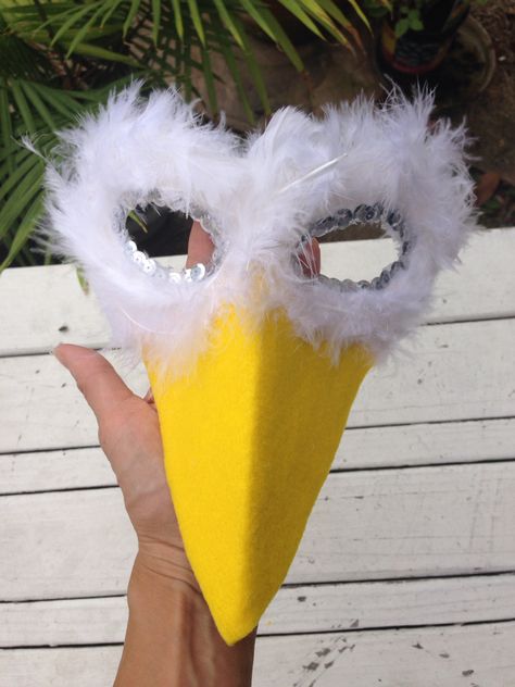 Duck mask - feathers, sequence, cardboard for beak and felt. Made by @meatica Goose Costume, Beak Mask, Duck Mask, Animal Masks For Kids, Duck Costumes, The Mask Costume, Chicken Costumes, Bird Beaks, Bird Costume