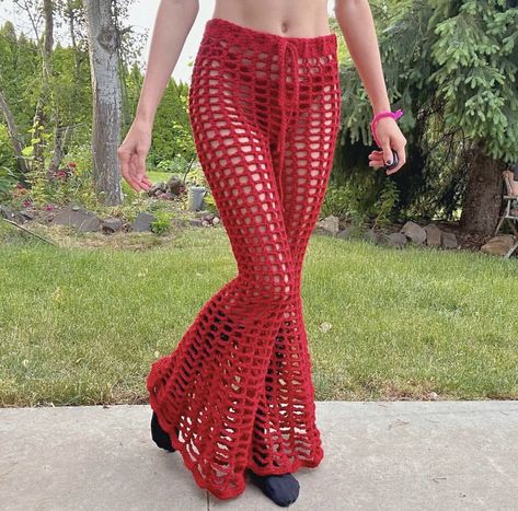 Crochet Bell Bottoms, Crochet Bell, Mode Crochet, Red Crochet, Paper Mache Sculpture, Fashion Crochet, Bell Bottom, Bottom Clothes, Cute Fashion