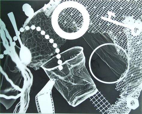 https://flic.kr/p/9hbSja | Photogram | experimenting with photograms at college. i love this sort of abstract photography. Photograms Photography, Photograms Ideas, Dark Room Photography, College Photography, A Level Photography, Sun Prints, Photo Class, A Level Art, Dark Room