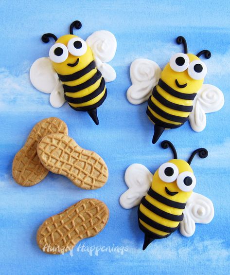 Edible Bee Decorations, Bumblebee Food Ideas, Honey Bee Food Ideas, Nutter Butter Cookies Decorated, Oreo Bees, Bee Dessert Ideas, Bee Theme Food, Bees Cookies, Bee Cookies Decorated