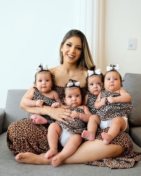 Quadruplets Babies, Cute Twins, Baby Sleepers, Baby Nest, First Time Moms, Baby Safe, Beautiful Family, Having A Baby, Future Kids