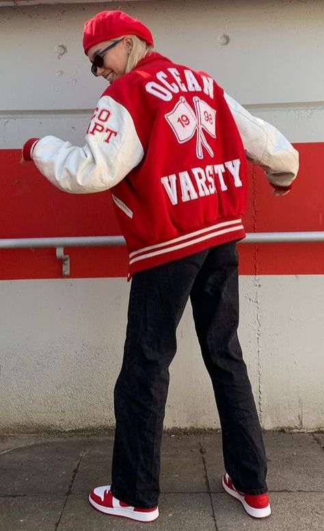 Varsity Jacket Aesthetic, Varsity Jacket Style, Red Varsity Jacket, Varsity Jacket Outfit, Red Streetwear, Fits Aesthetic, Cheap Nike Air Max, Balenciaga Track, Causal Outfits