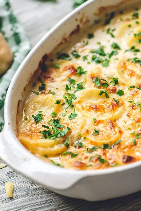 The Very Best Potatoes Au Gratin Recipe // Video - The Suburban Soapbox Best Potato Gratin Recipes, Au Gratin Potato Casserole, Oven Roasted Baby Potatoes, Potato Au Gratin, Potato Gratin Recipe, Panini Recipes Chicken, Au Gratin Potatoes, Au Gratin Potato Recipes, Gratin Potatoes