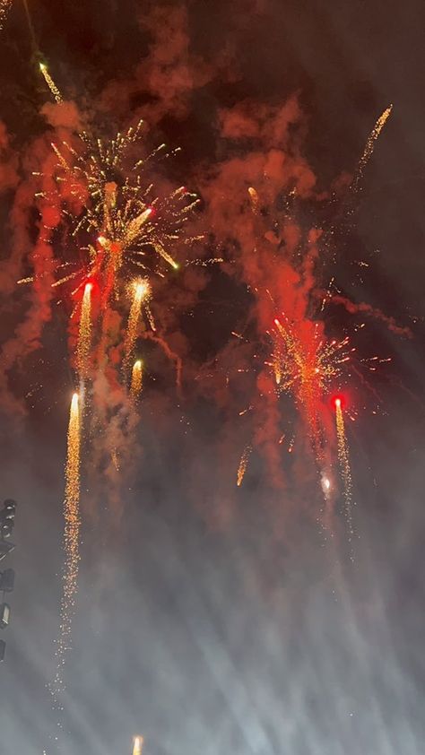 The Swift Society on Twitter: "🎆| Fireworks during "Karma" https://t.co/JPFhieIGiR" / Twitter Eras Tour Fireworks, Firework Show Aesthetic, Golden Fireworks Aesthetic, Orange Fireworks Aesthetic, Fireworks At Beach Aesthetic, Eras Tour, Fireworks, Taylor Swift, Swift