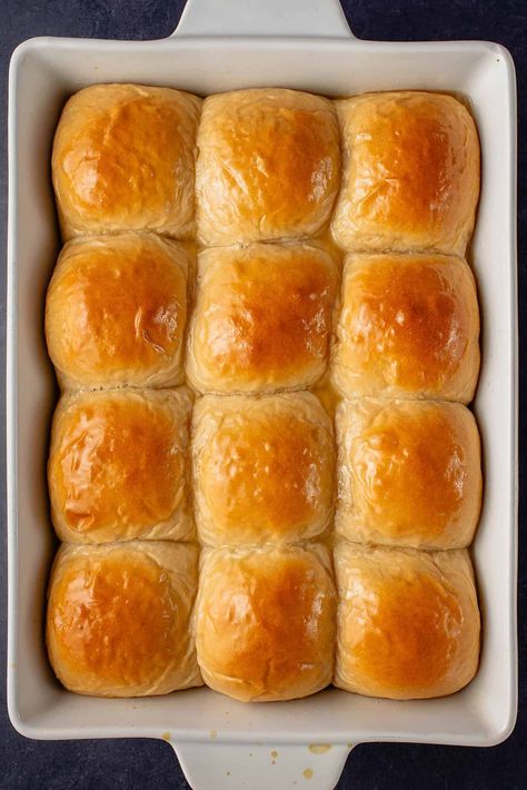 These Vegan Hawaiian Rolls are sweet, fluffy, and taste just like the original store-bought rolls. They're naturally free of animal products and easy to make at home with just 9 staple ingredients! #hawaiian #hawaiianrolls #copycat #veganbread #fluffyrolls #veganhawaiianbread #pineapplejuice Vegan Hawaiian Rolls, Vegan Sweet Rolls, Vegan Yeast Rolls, Vegan Bread Rolls, Vegan Rolls, Vegan Dinner Rolls, Vegan Thanksgiving Dinner, Slider Rolls, Rolls Easy