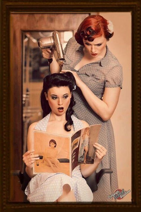 Vintage salon Vintage Hair Salons, Estilo Pin Up, Mode Retro, Rockabilly Girl, Pin Up Hair, Hair Dryers, Foto Vintage, Hair Dresser, Rockabilly Fashion