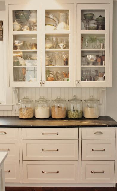 White Cupboards, Kitchen Glass, Cabinets Ideas, Farmhouse Kitchen Cabinets, Kitchen Cabinets Decor, Chic Farmhouse, Kitchen Decorating, Kitchen Redo, Kitchen On A Budget