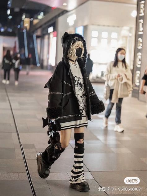 Cybergrunge Outfit, Grunge Harajuku Fashion, Goth Lolli Style, Goth Street Fashion, Visual Kei Outfit Ideas, Transfemme Fashion, Dark Kawaii Outfits, Alt Fashion Outfits, Anime Outfit Ideas