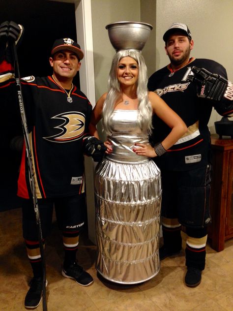 Stanley Cup costume. Stanley Cup Outfit, Diy Stanley Cup, Stanley Cup Costume, Couples Outfits Matching, Nascar Costume, Sparkling Dresses, Hockey Halloween, Halloween Havoc, Diy Costumes Women