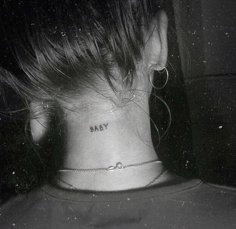 Word ‘baby’ inked on the back of the neck Small Girly Tattoos, Cat Tattoos, Tiny Tattoo, Best Sleeve Tattoos, Girly Tattoos, Baby Tattoos, Aesthetic Tattoo, Little Tattoos, Trendy Tattoos