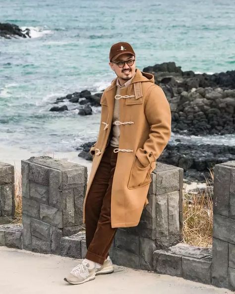 Mens Duffle Coat, Men Streetstyle, Old Money Style, Duffle Coat, Coat Outfits, Mens Winter Fashion, Men Winter, Coat Fashion, Mens Street Style